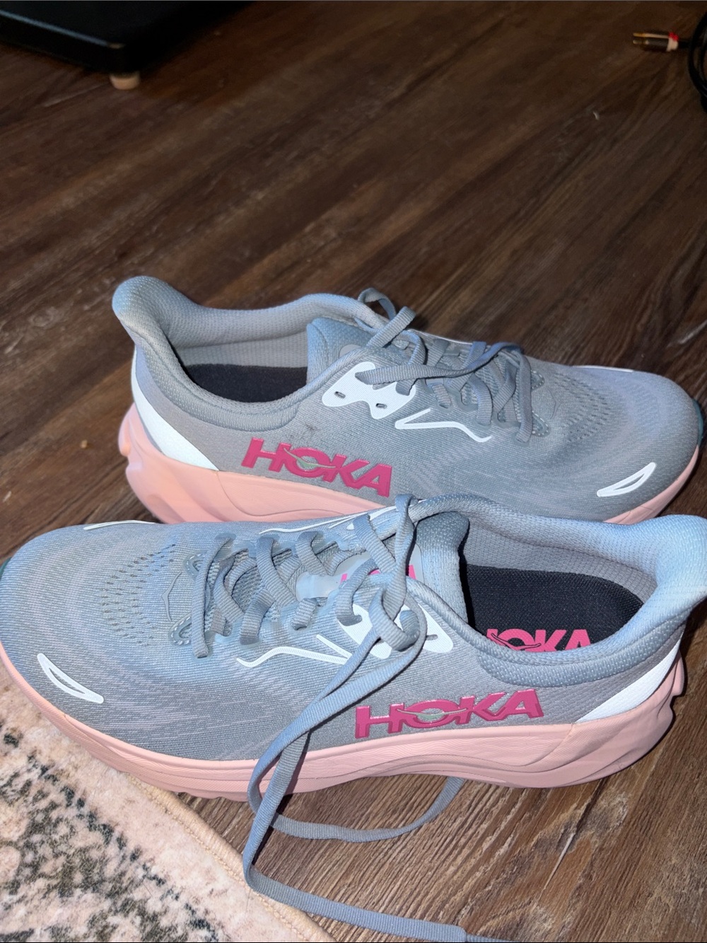 Women’s Hoka Arahi 8- size 8.5 - Picture 4 of 5